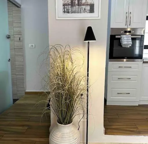 Location 3-floor With 6 Bedrooms *