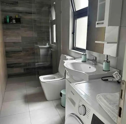 Вилла Location 3-floor With 6 Bedrooms Тирана