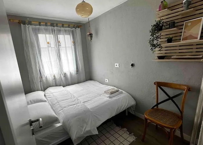 Location 3-floor With 6 Bedrooms Тирана
