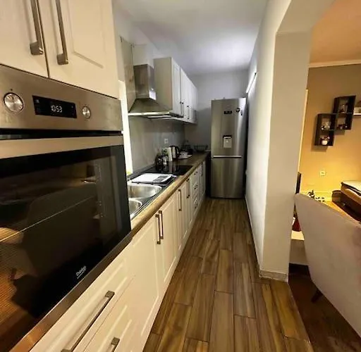 Вилла Location 3-floor With 6 Bedrooms Тирана