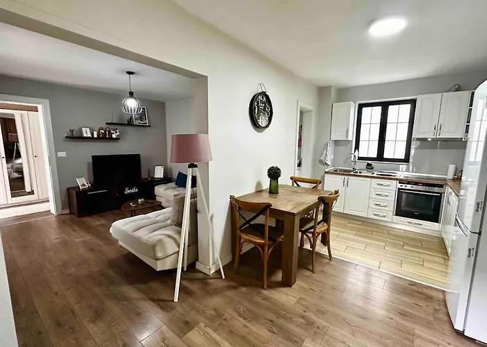 Location 3-floor With 6 Bedrooms Тирана