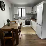 Location 3-floor With 6 Bedrooms 빌라