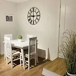 Location 3-floor With 6 Bedrooms 티라나