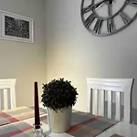 Location 3-floor With 6 Bedrooms 빌라 *