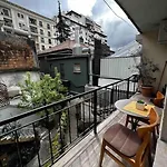 Location 3-floor With 6 Bedrooms 티라나