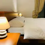 Location 3-floor With 6 Bedrooms 티라나