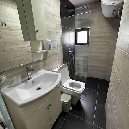 Location 3-floor With 6 Bedrooms 别墅 *