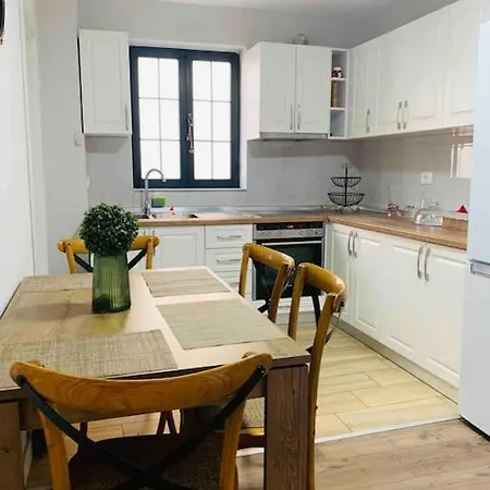 Villa Location 3-floor With 6 Bedrooms