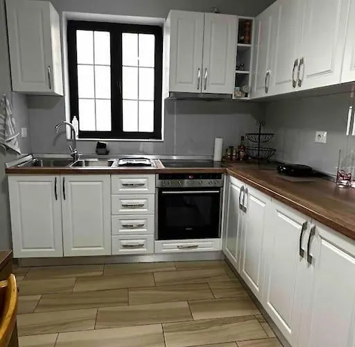 Location 3-floor With 6 Bedrooms *
