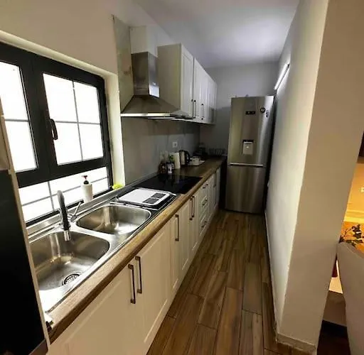Вилла Location 3-floor With 6 Bedrooms Тирана