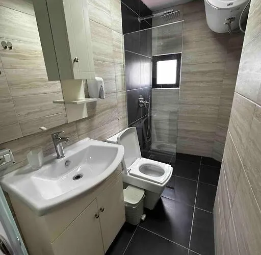 Location 3-floor With 6 Bedrooms וילה *